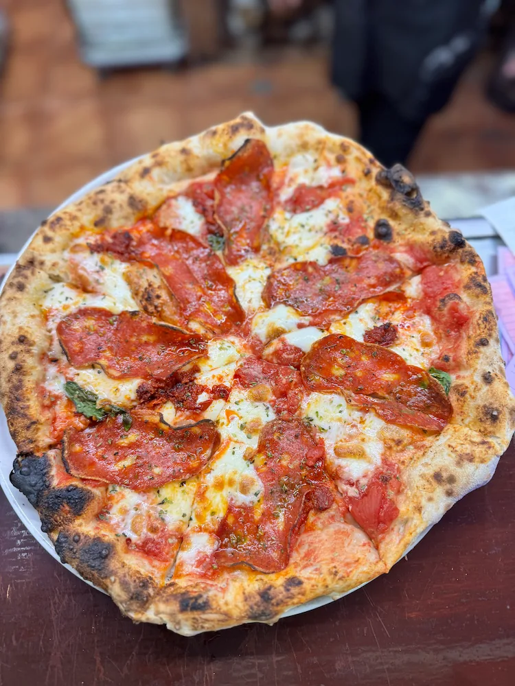 Pizza al horno de leña